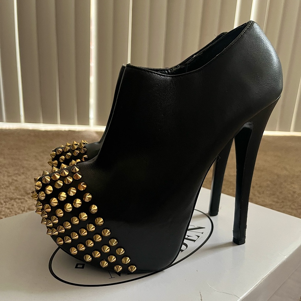 Steve Madden Vampiree Black Leather Booties